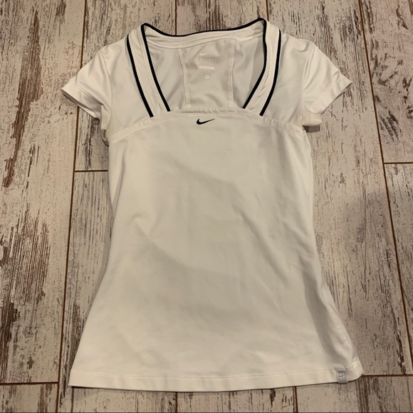 Nike Tops - Nike White and Black Tennis Fitted Athletic Workout Tee T-Shirt Flattering Small